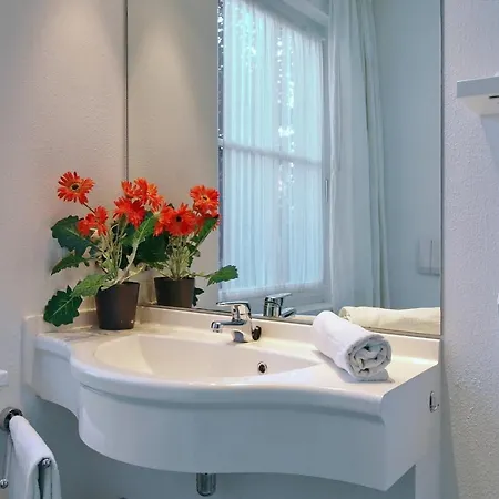 Strandstraße 16 15 *